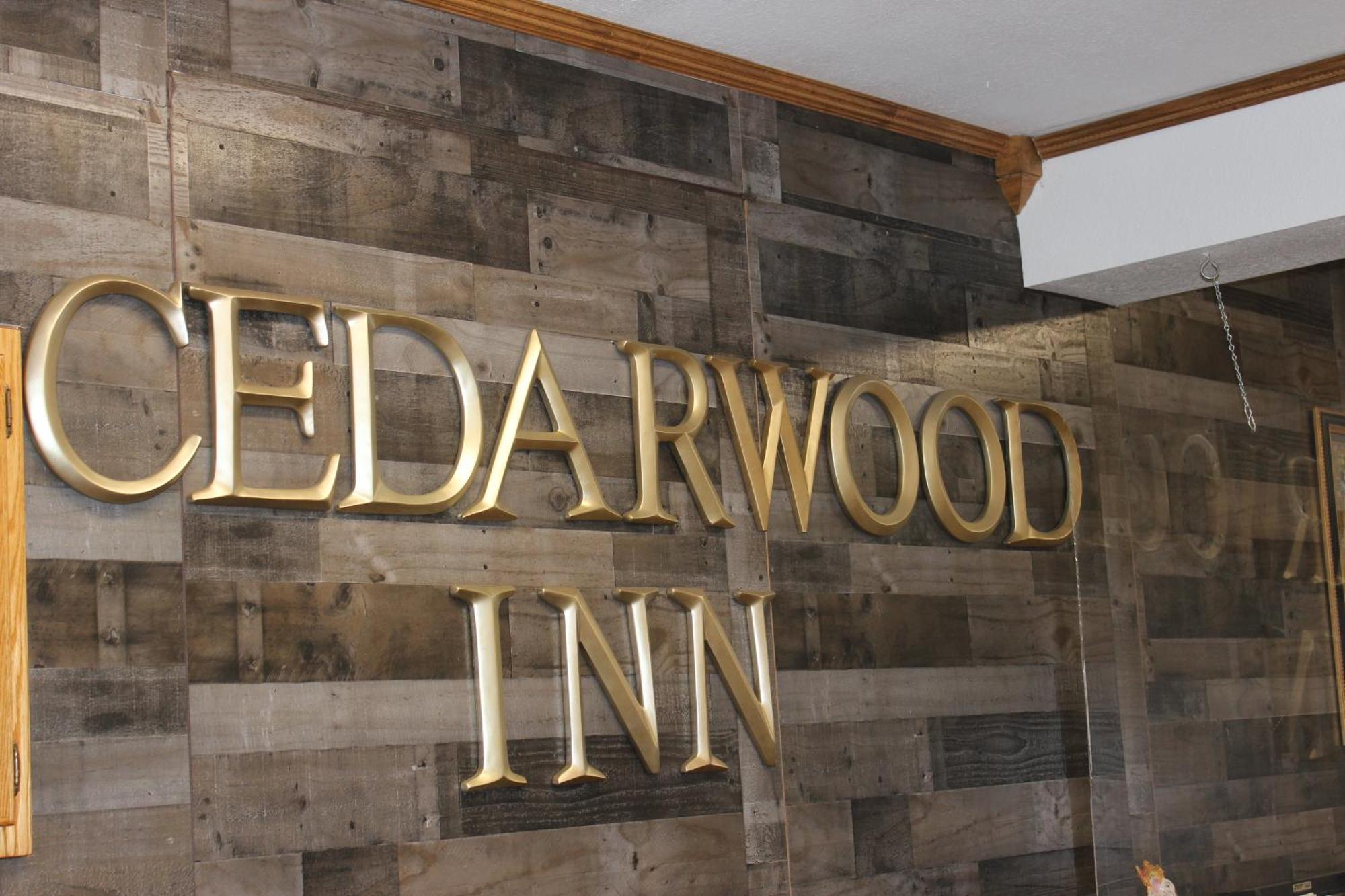Cedarwood Inn Of Ешленд Екстер'єр фото
