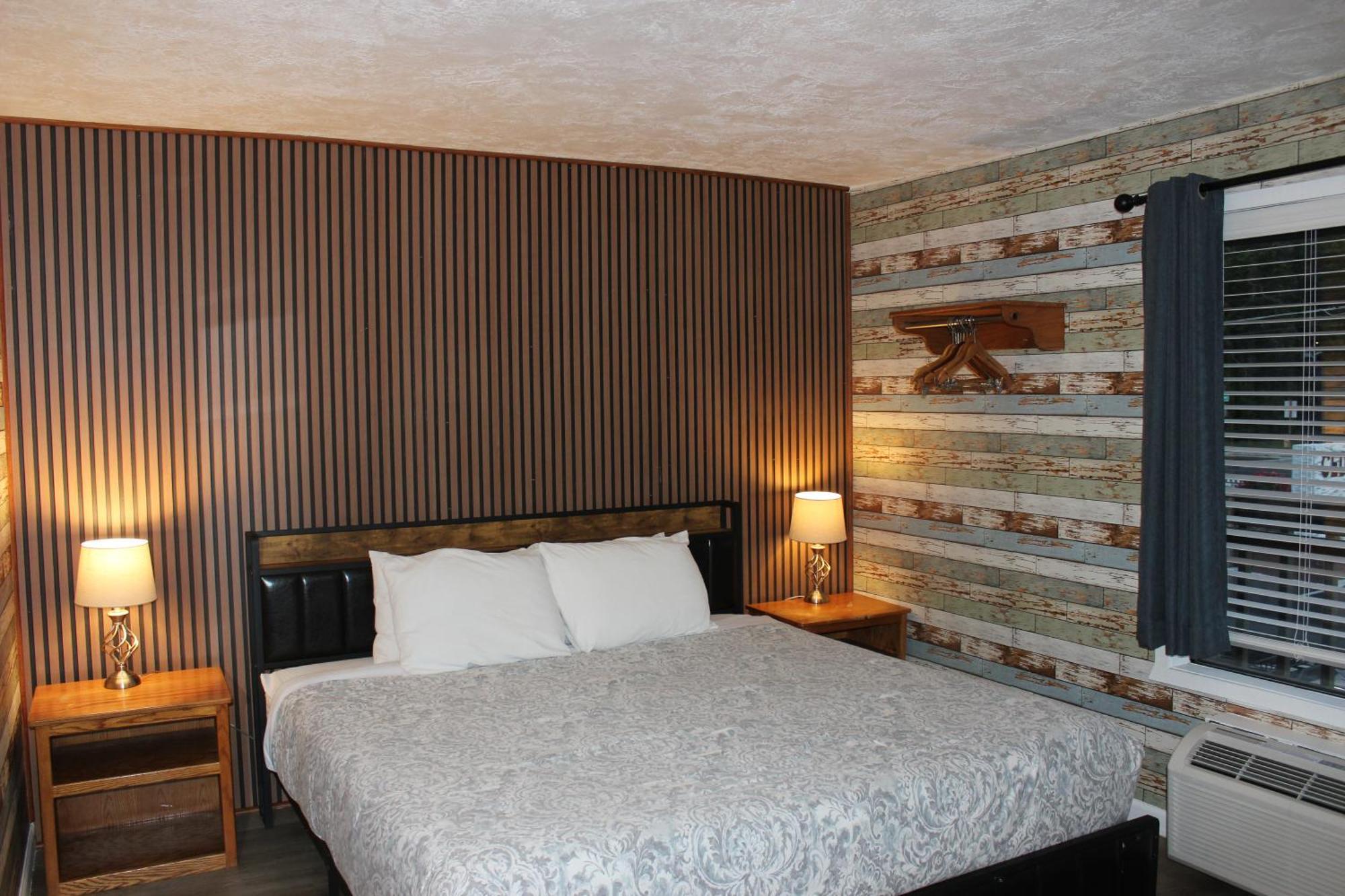 Cedarwood Inn Of Ешленд Екстер'єр фото